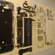 Imagen para el artículo titulado Su iPhone dejó de funcionar, así que lo desmontó y lo convirtió en una pieza de decoración
